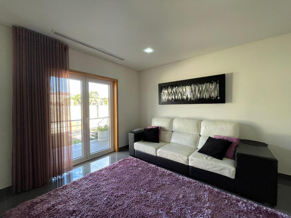 Ucha Villa Barcelos Exterior photo